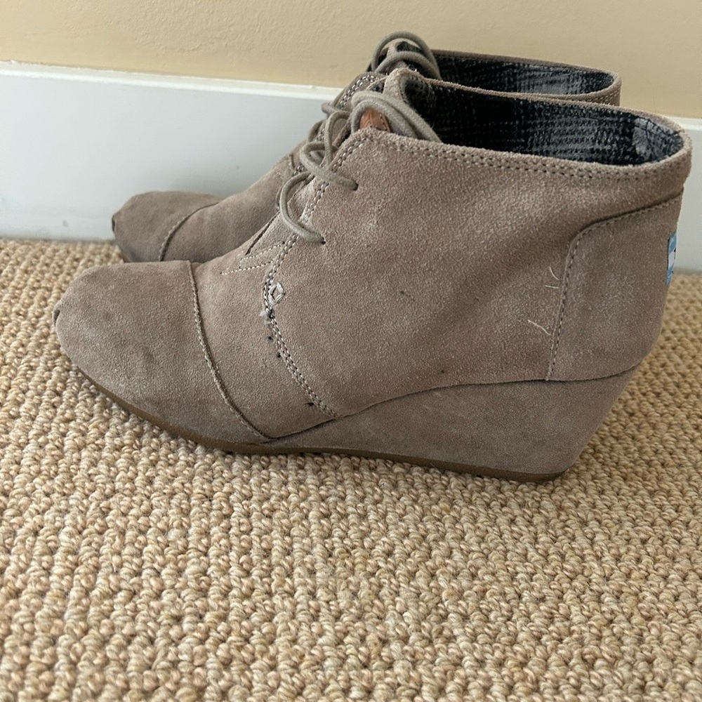 Tom’s Women Tan Ankle Boots With Laces Size 10 - Picture 2 of 3